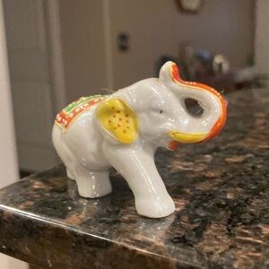 Astrid 10/$13 like new small Colorful Ceramic Elephant Figurines mini